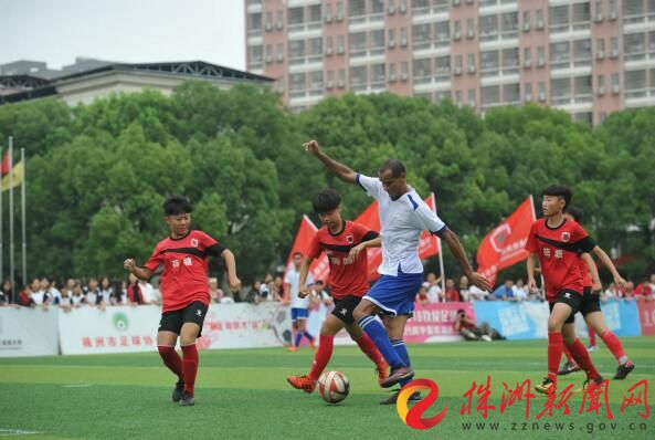 与株洲球员同场竞技，里瓦尔多：这里的足球氛围很好