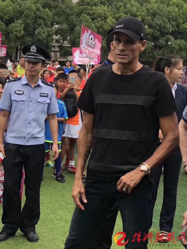 与株洲球员同场竞技，里瓦尔多：这里的足球氛围很好