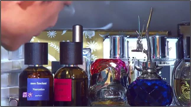 戚薇4000万的香水是怎样的 (戚薇一瓶香水抵北京一套别墅)