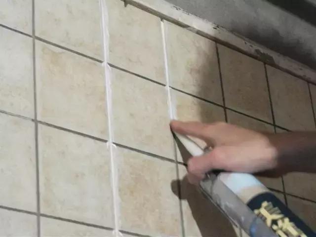 铺完地砖几个月后有裂缝了,砌完瓷砖一个月后空鼓