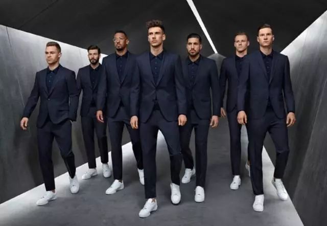 带了一飞机美食去踢球？！“吃货”足球队了解一下？