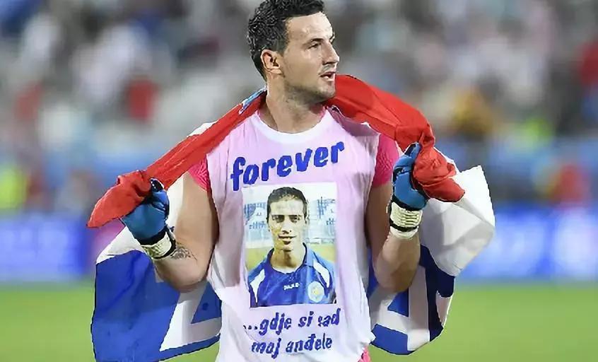 克罗地亚门将利瓦科维奇球衣,克罗地亚守门员扑出点球激动瞬间