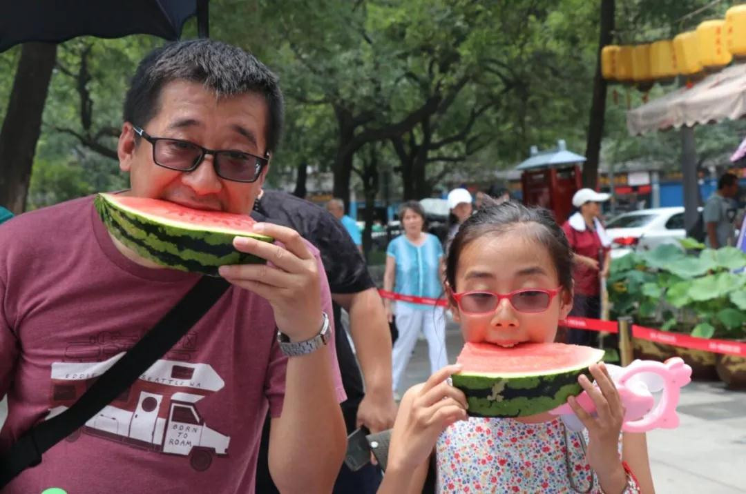 小暑节气千余人共写biang字永兴坊让传统文化更有面儿