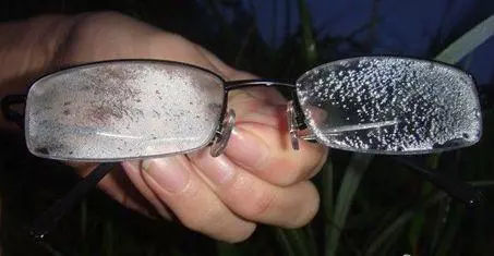 下雨车窗起雾看不清后视镜怎么办,下雨天车后视镜玻璃起雾怎么办