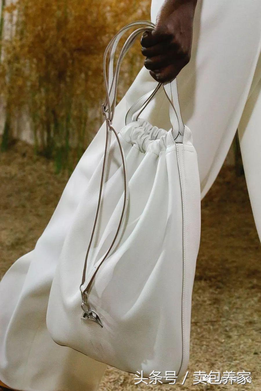 lv价格低的单品,lv价格离谱