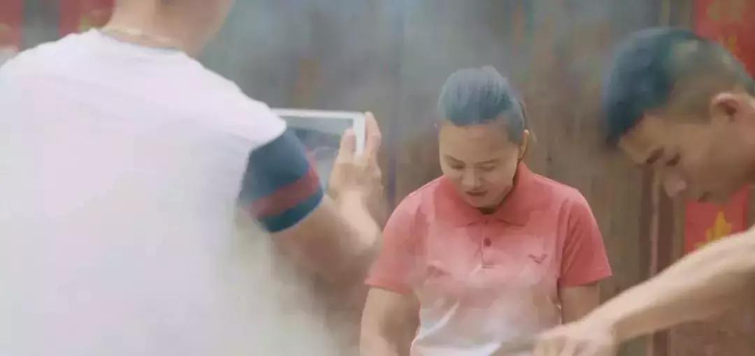 农村妇女玩手机卖出300万斤水果，年入千万，她就靠这几招！