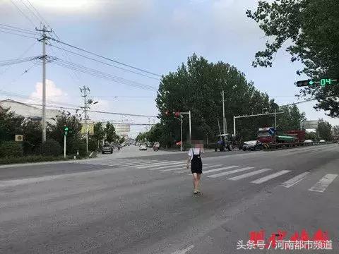 母子三人被大货车撞了,女子被大货车碾压身亡交通事故