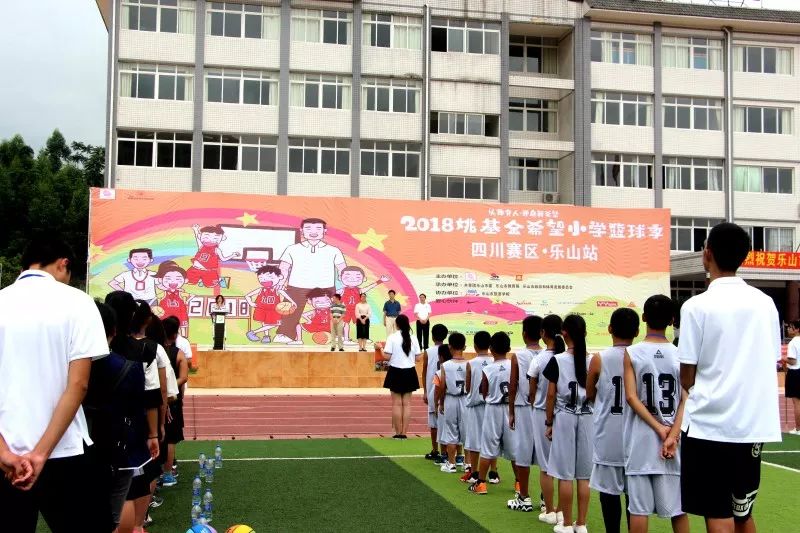 足球没有篮球精彩,足球没有篮球激烈