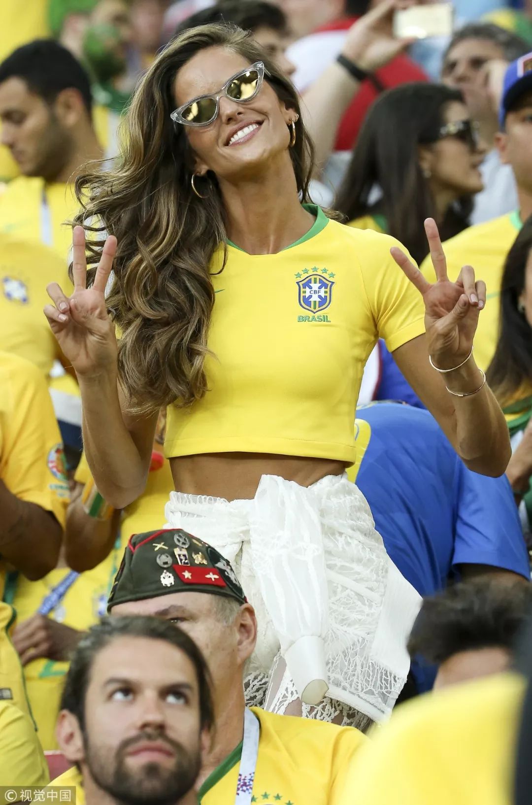 球场上如何穿球衣好看,怎样才能将球衣穿出帅气的感觉