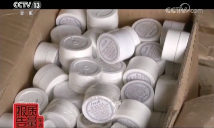 假迪奥香水哪里批发,假兰蔻化妆品一套多少钱