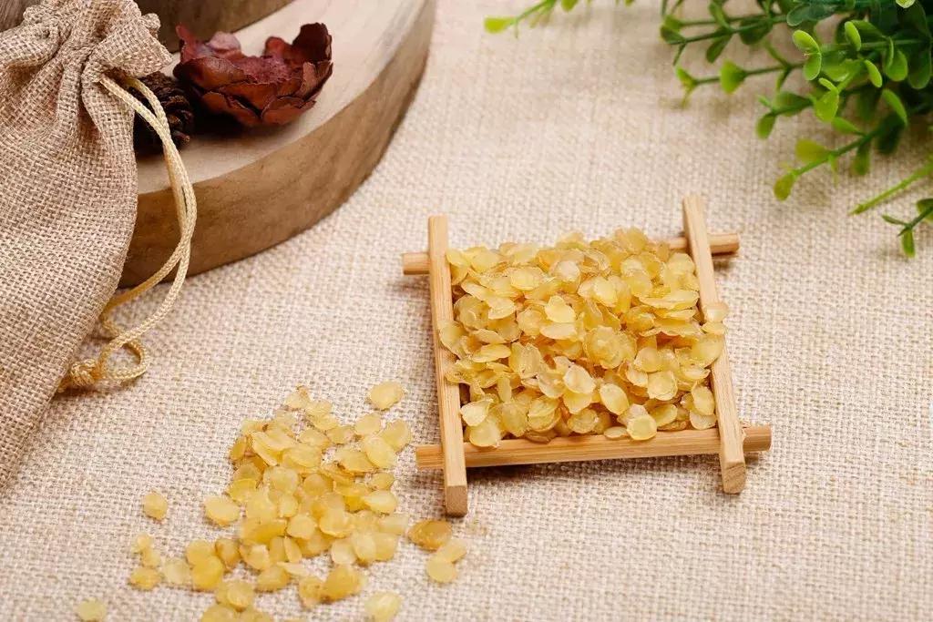 银耳桃胶雪莲子羹的做法,雪莲子桃胶枸杞银耳羹的做法