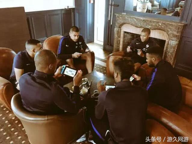 鐖辫涪鐞冪埍鎵撴父鎴忕殑鐢风敓,鐖辫涪鐞冪埍鐪嬬悆