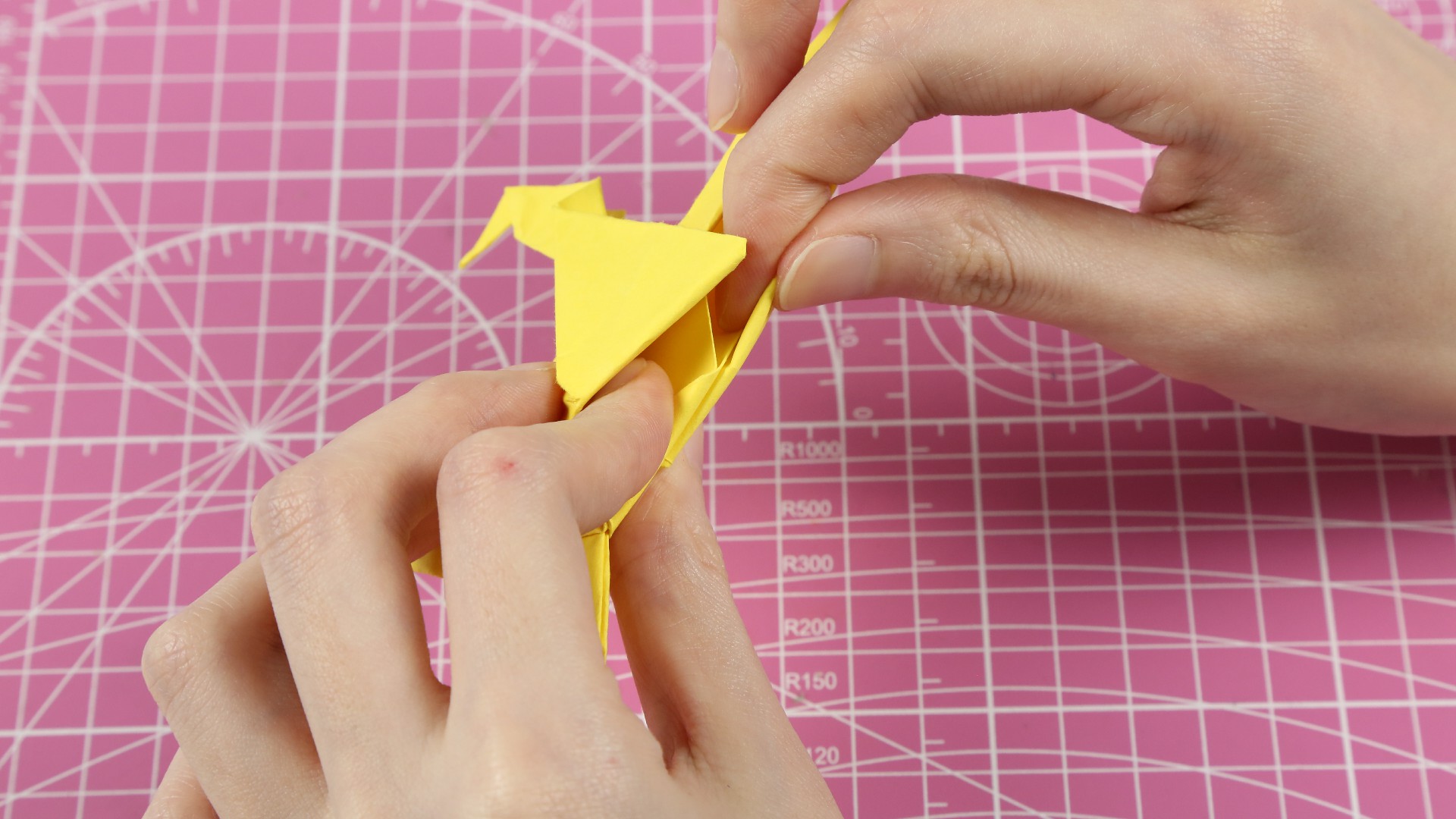 想要恐龙玩具，不用再去商场买了，姑娘教你巧用一张纸折出来