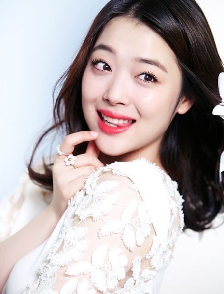 皮肤白的女生适合什么色号的口红,女生选口红的标准是