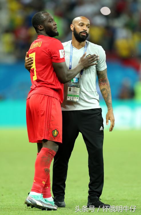 亨利对卢卡库,亨利教卢卡库射门