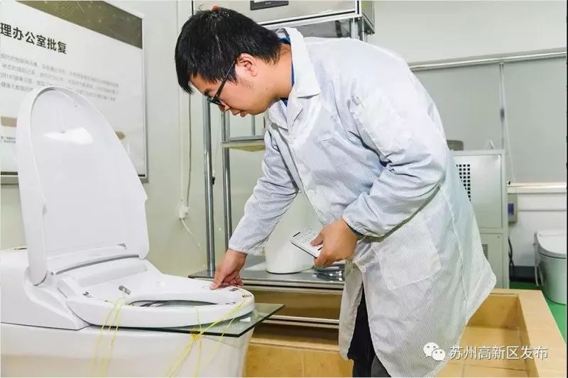 以党建思想为引领助推高质量发展,高举旗帜筑牢思想根基