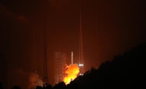 郑州女孩变废为宝,月入10万;疑妻出轨,周口男子报复情敌错杀村民