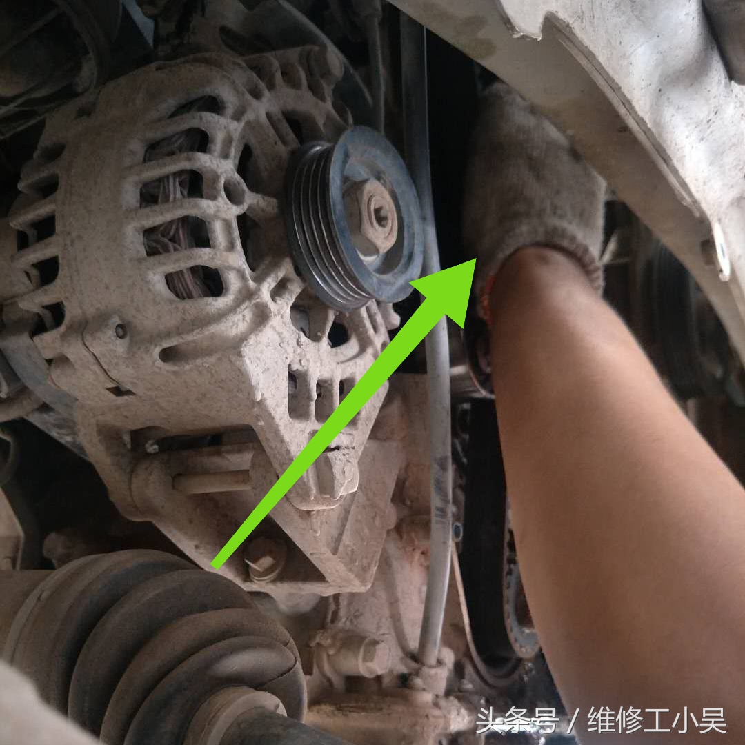 比亚迪发动机漏水是怎么回事,比亚迪f3水泵坏了怎么判断