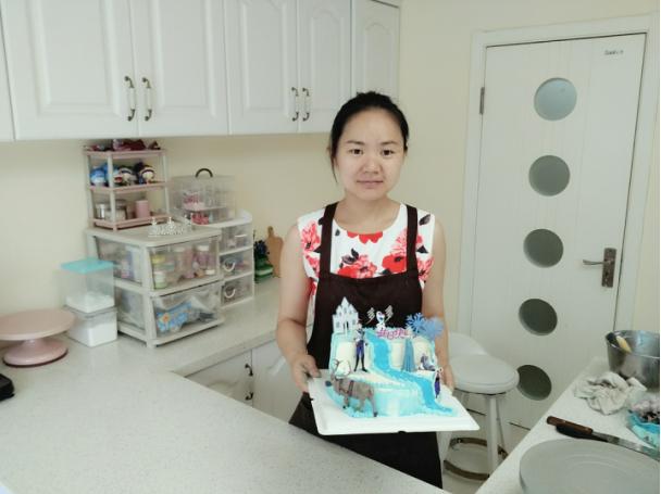金家岭街道鲁信长春社区创客薛翠专注蛋糕领域，经营甜蜜“微店”