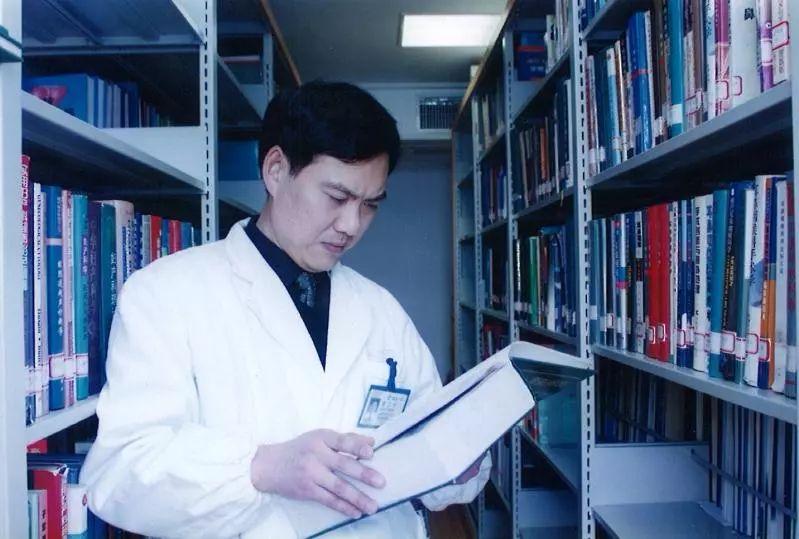 打破国际“金标准”他用“一粒纽扣”解除患者痛苦