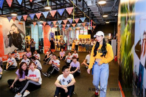 urbanoutfitters鎶硅尪棣欐按,urbanoutfitters娣卞湷