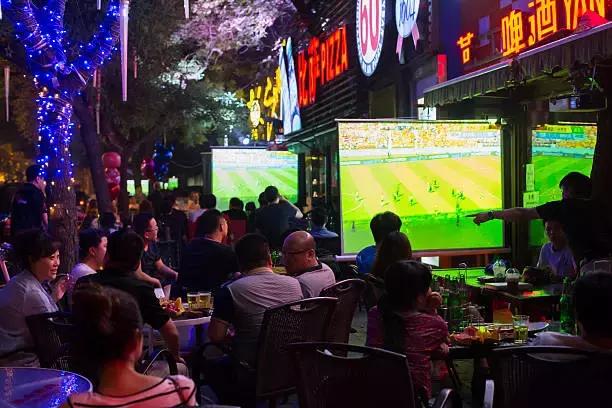 熬夜看球为了什么,熬夜看球伤身体