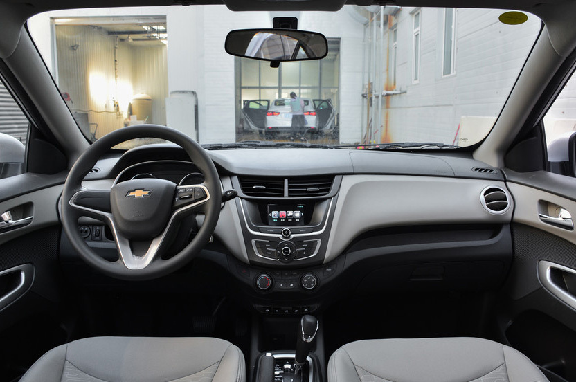 大空间5.9l低油耗的合资代步轿车,不足7万的国产轿车百公里油耗5.8l