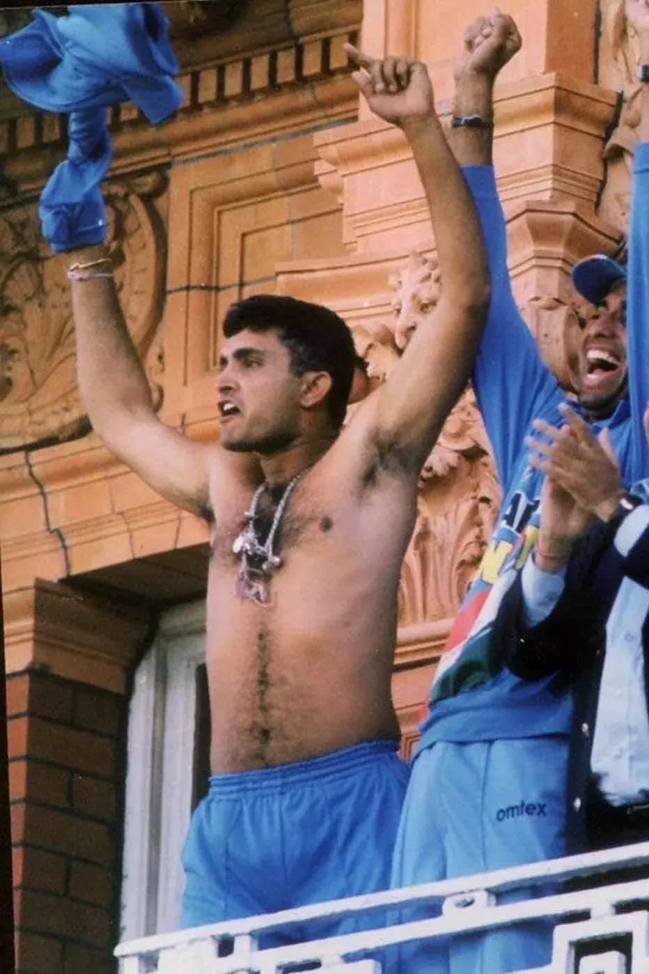 足球回不了家，哨响那一刻才知道，快乐只是你穿的保护色