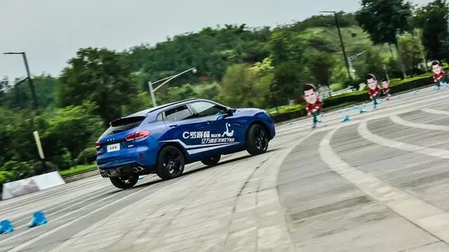 世界杯足球和汽车,汽车与足球