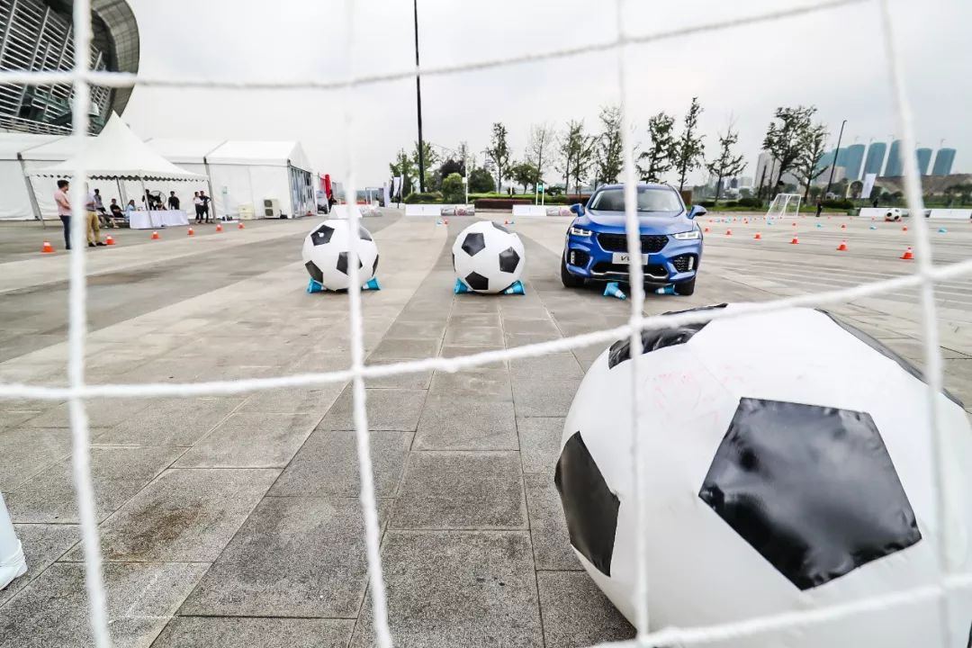 足球与汽车,世界杯足球和汽车