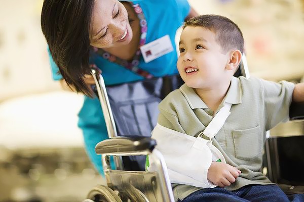 儿童肱骨骨折护理查房,五岁儿童手骨折怎样护理