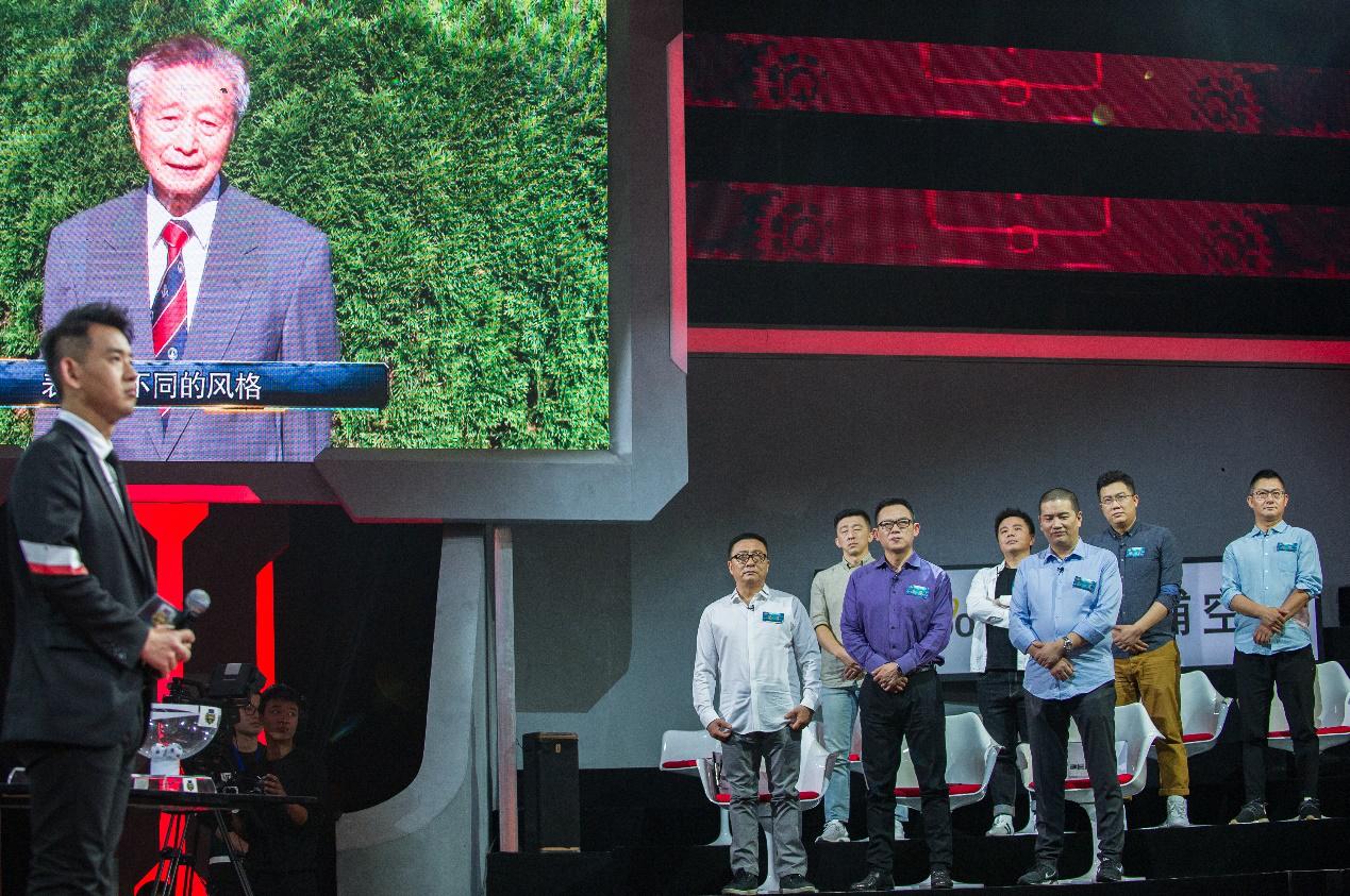 燃爆世界杯,2022世界杯足球燃爆全场观众