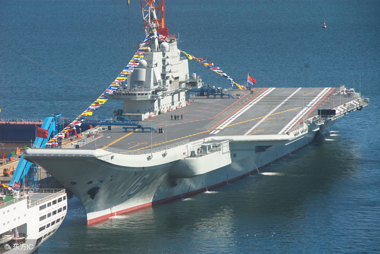 士兵从航母掉进海里会怎样,航母上的人掉进海里怎么才会发现