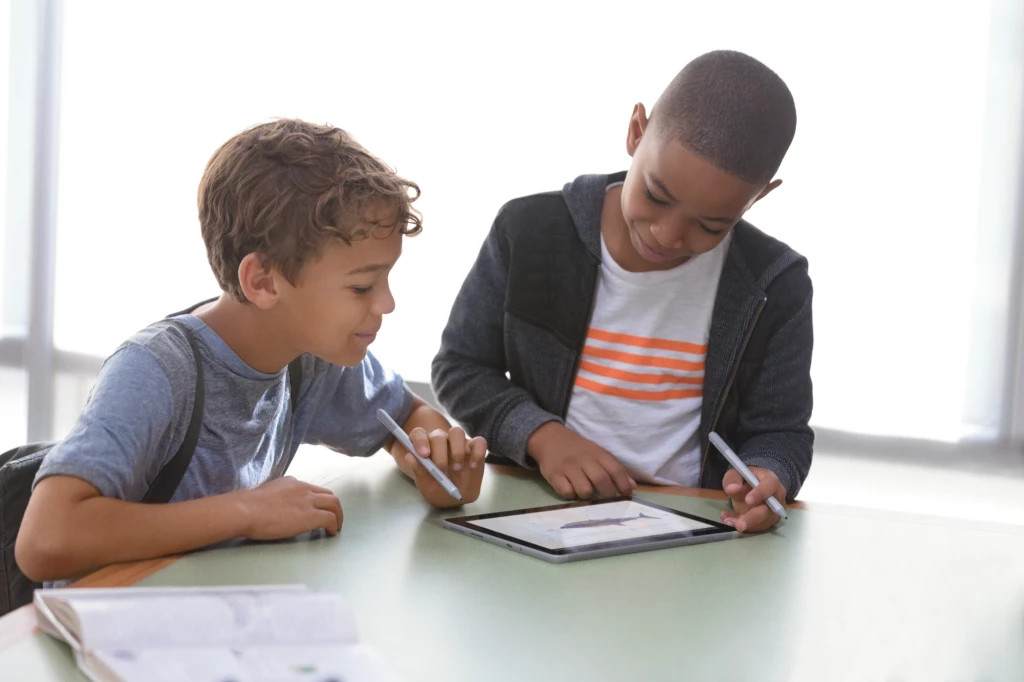 微软二合一平板和ipad,微软平板和ipad哪个更适合办公