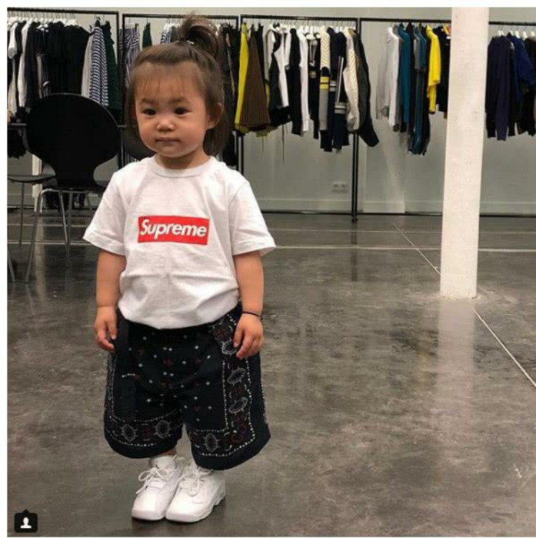 出生就穿爱马仕，上杂志封面的星二代萌娃，真是赢在了起跑线上！