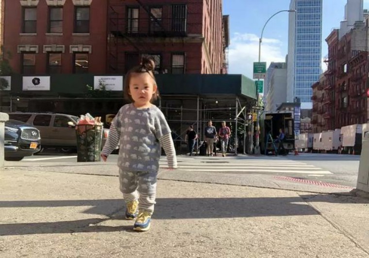 出生就穿爱马仕，上杂志封面的星二代萌娃，真是赢在了起跑线上！