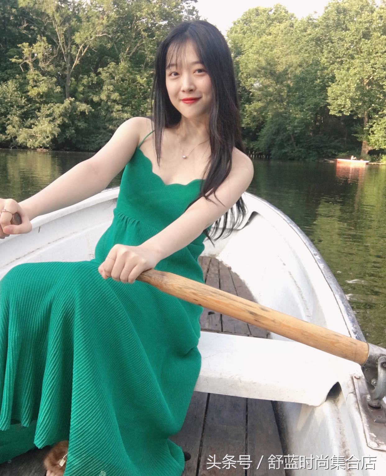 雪莉少女感吊带红裙,雪莉怎么放飞自己