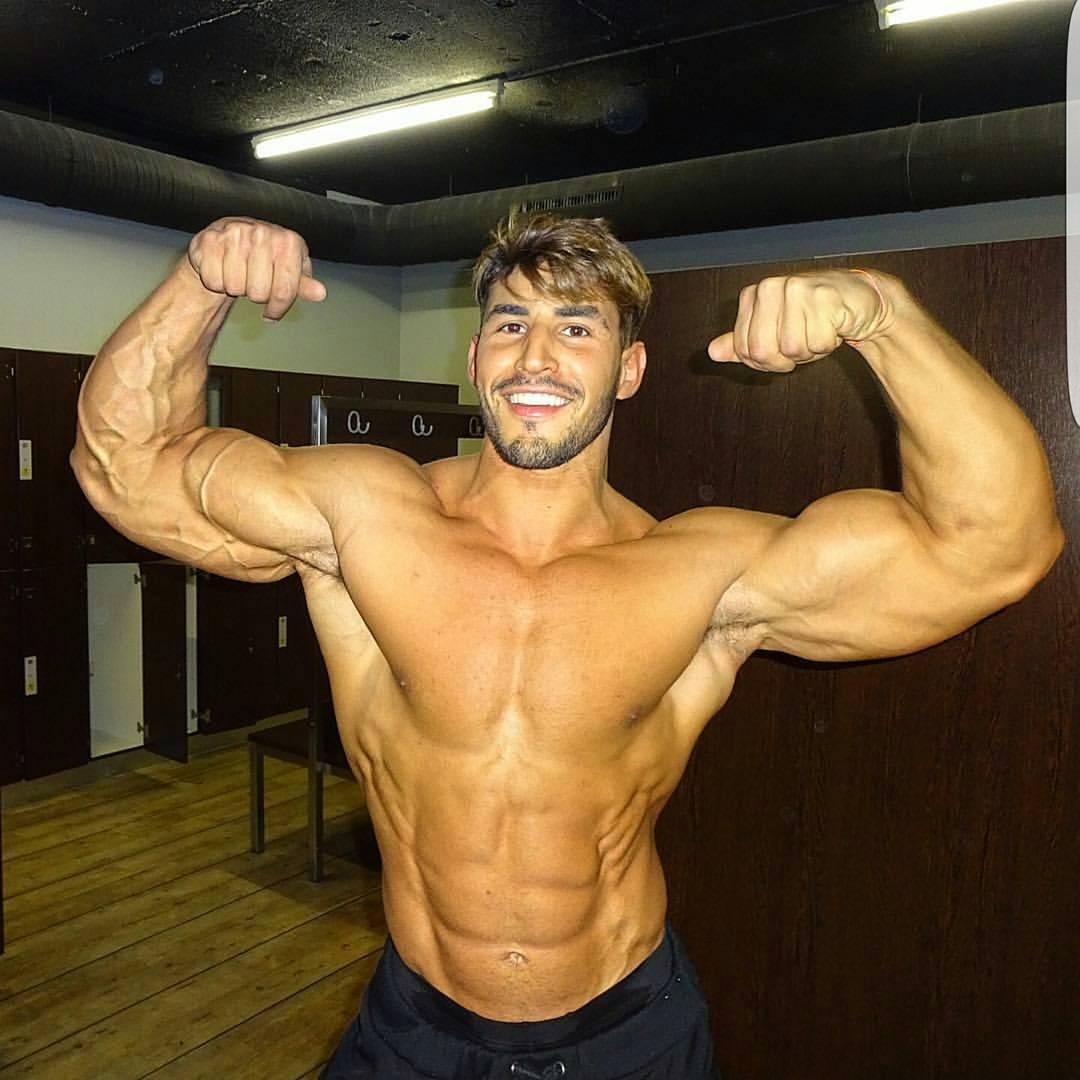 二头弯举后胳膊一直伸不直,二头弯举酸痛恢复