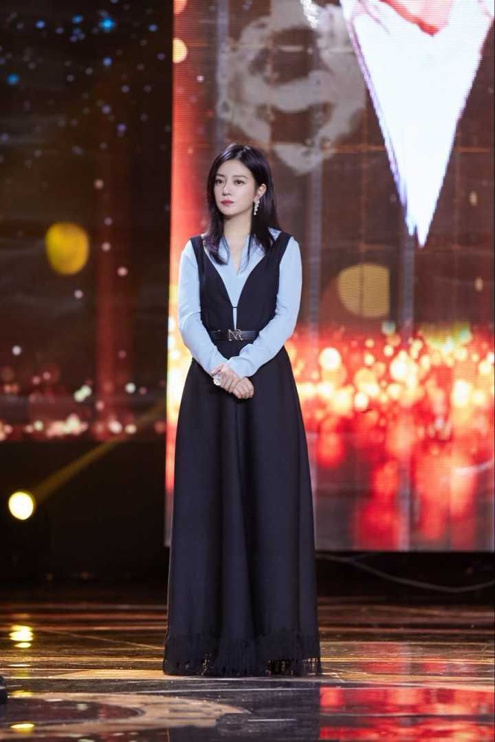 小燕子t恤穿搭,瘦小燕子穿搭