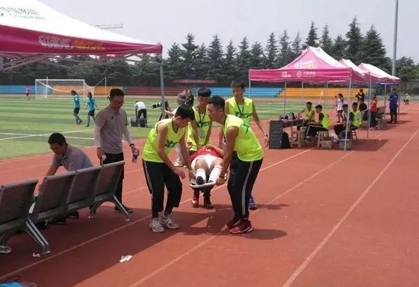 市一中76名绿叶环保志愿者服务全国青少年校园足球赛受表彰