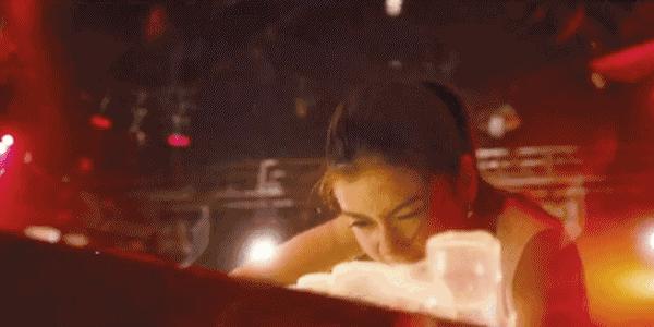 酒吧回应女子疑被猥亵原视频,酒吧回应网传女子被猥亵原视频