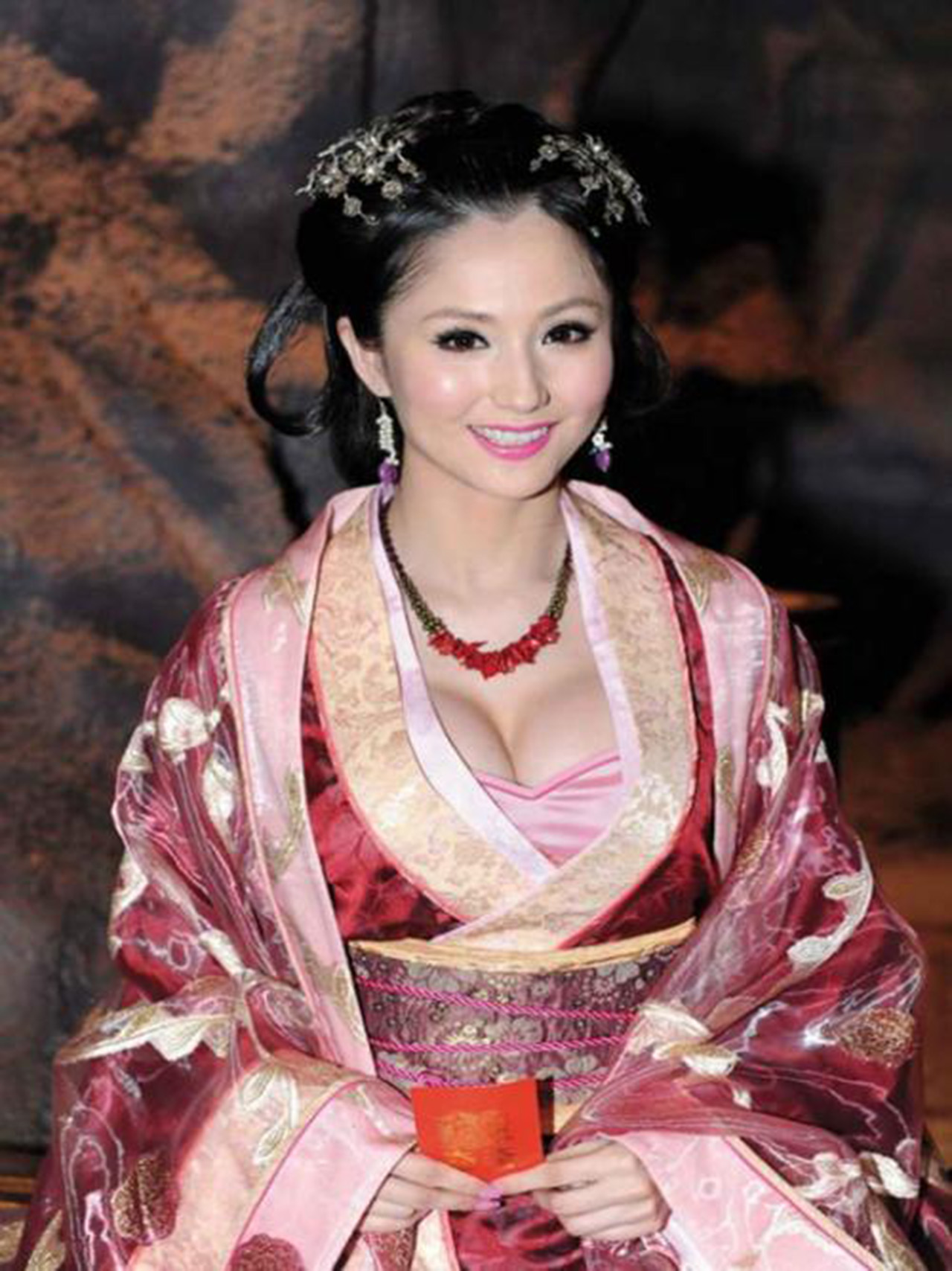 唯一死于木驴的人，临死前让儿子拼死*仇报**，成就了世界史最大帝国