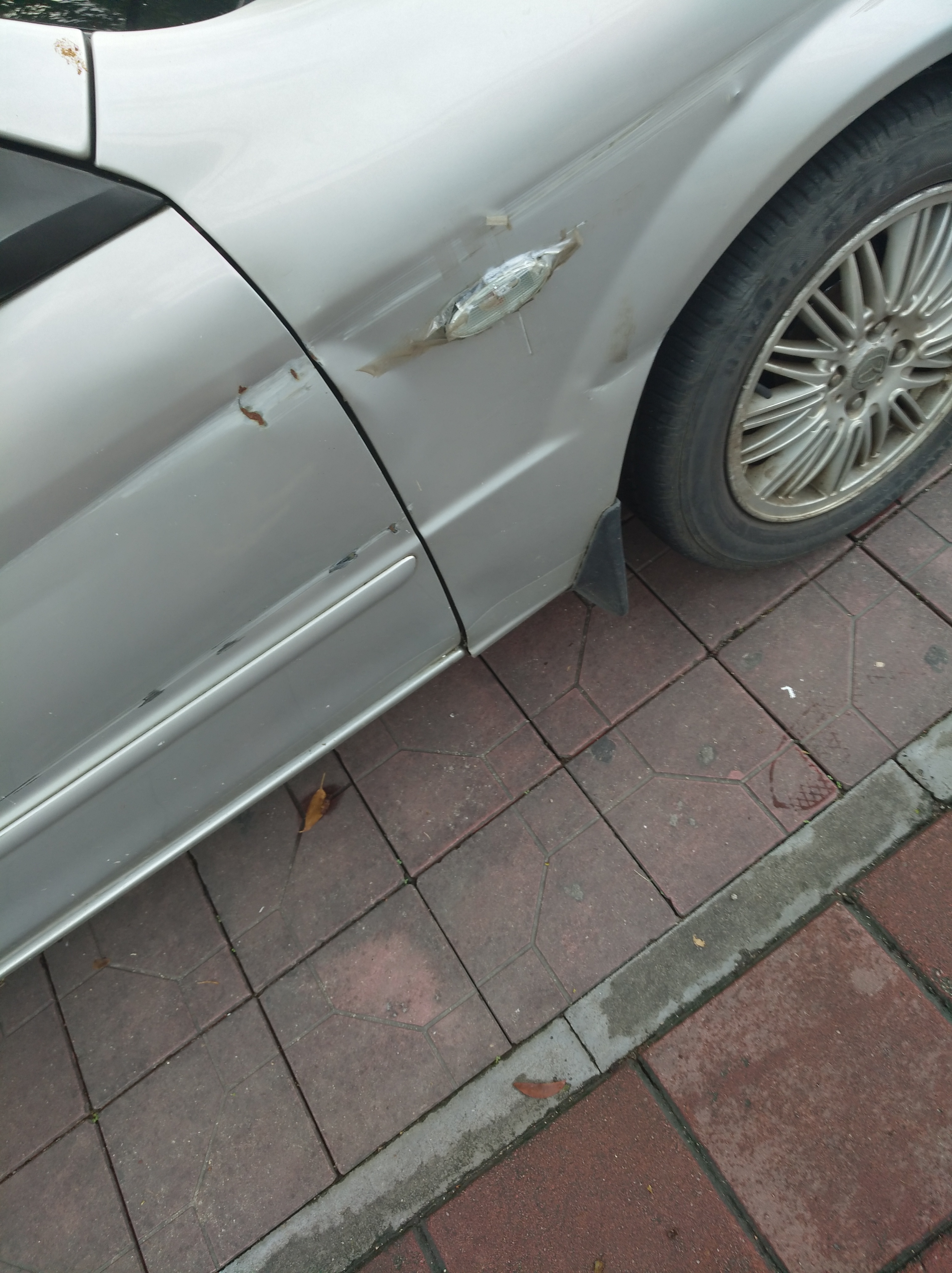 车的伤痕能分别新旧吗,车身上难免留下岁月的痕迹