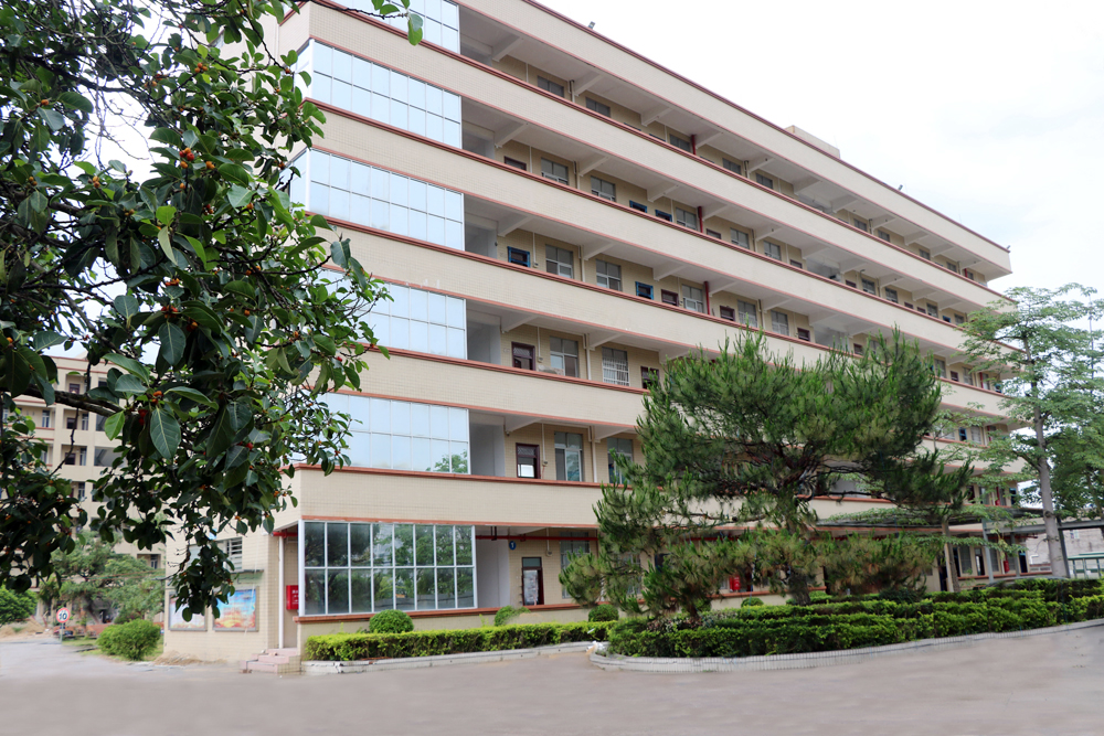 高州市黄冈实验学校2021年,高州黄冈实验学校学费