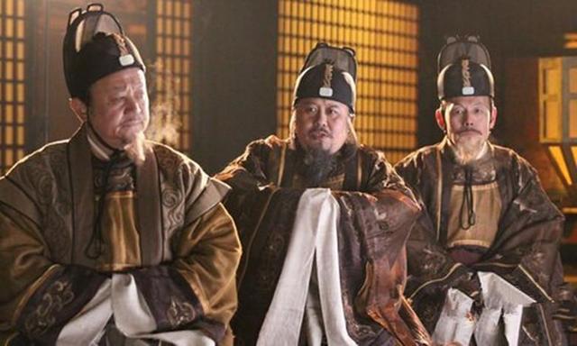 此人历经四朝十帝不倒，始终担任三师三公，后人评价：*场官**不倒翁