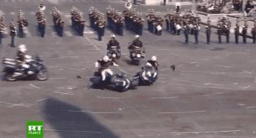 马克龙法国输后的表现,马克龙法国阅兵