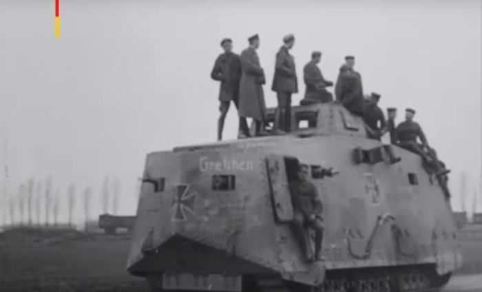 从第一次世界大战开始，坦克就已经娘化了！