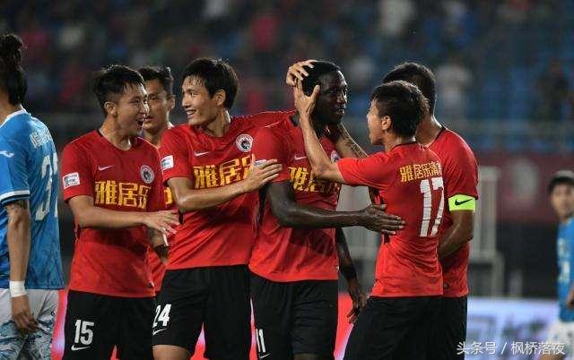 太惨了！辽足外援首秀便遭恶意飞踹进医院！中国足球又成足坛笑话