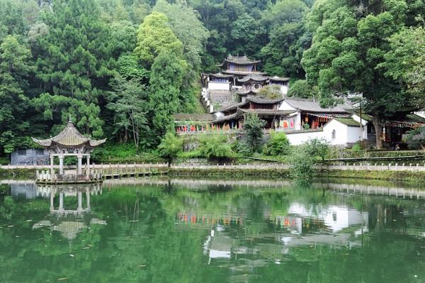 腾冲凤凰宝集泡温泉,腾冲民宿泡温泉推荐