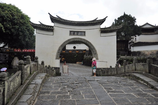 腾冲凤凰宝集泡温泉,腾冲民宿泡温泉推荐